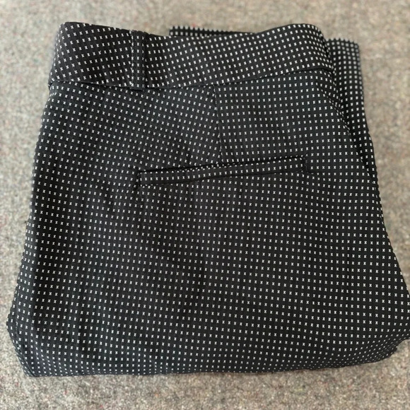 Banana Republic Size 8 “Sloan” Slim trousers. Black and White X Dot. - Picture 2 of 8